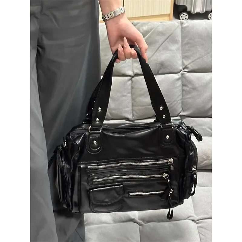 

Vintage Punk Women Tote Bags 2025 Trend Large Capacity Crossbody Shoulder Bags Moto Style Multi Pockets Commute Bolso Mujer