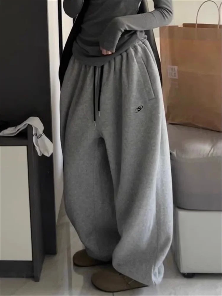 

QWEEK Y2K Gray Fleece-lined Sweatpants Women Korean Style Baggy White Sports Pants Oversize Harajuku Vintage Winter Black Jogger