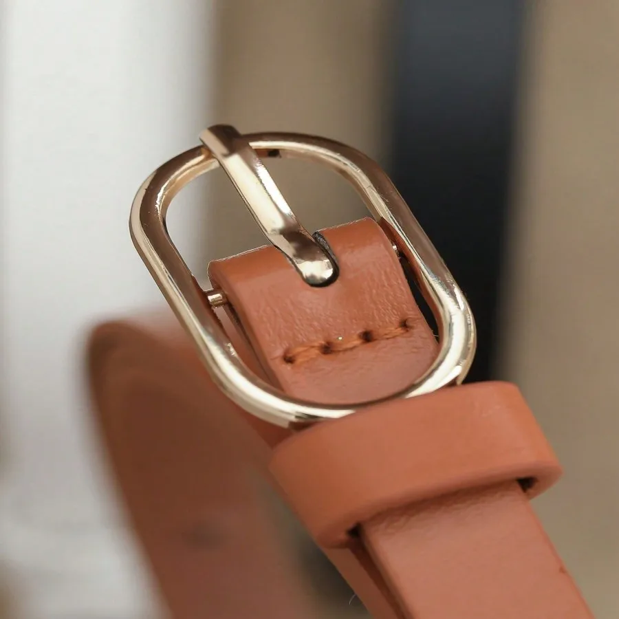 A set of 3 thin waist belts with a simple oval golden buckle, which are versatile.