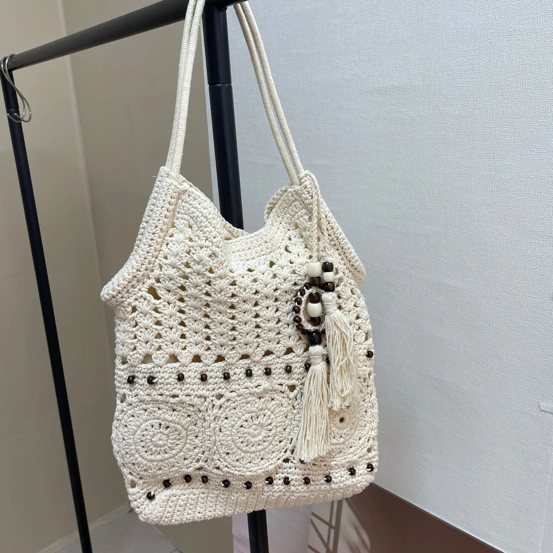 bolsa-de-croche-para-mulheres-bolsa-branca-de-trico-com-franjas-de-contas-alcas-longas-ajustaveis-bolsa-de-praia-boho