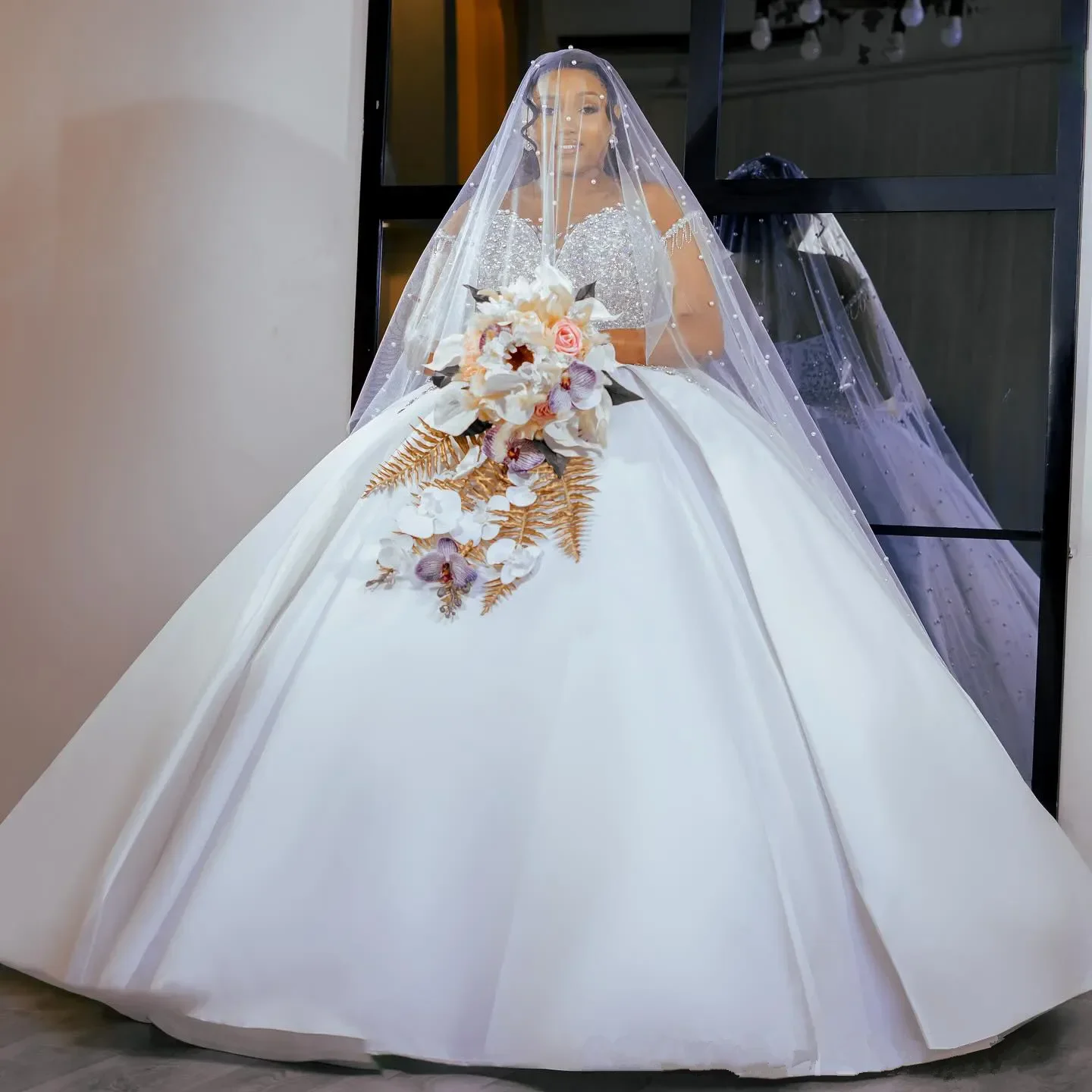 

Customized Exquisite Cap Sleeves Sparkly Crystals Beads Wedding Dress with Removable Skirt Robe De Mariee Ballgown Bridal Gown