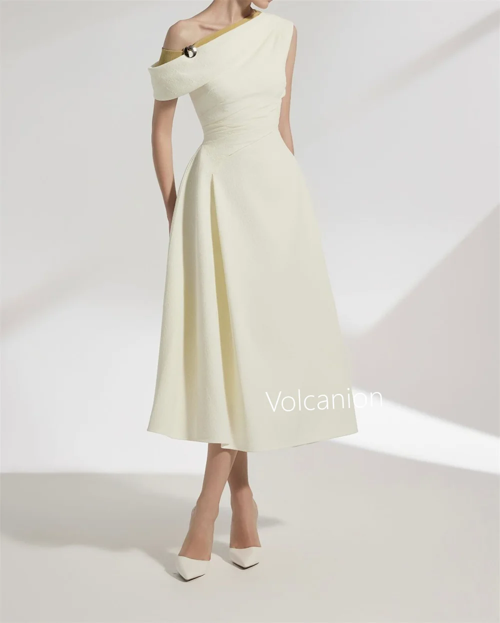 カスタマイズされたジャージープリーツ A ラインオフショルダーミディド​​レスオーダーメイドの機会パーティーエレガントなシンプルなマッチング