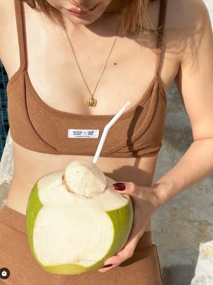 Novo biquíni sexy pequeno breasted praia conjunto quente menina elegante praia festa resort maiô y2k sem alças magro sem costas banho feminino