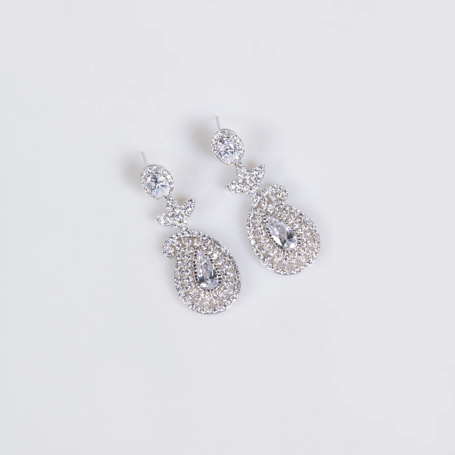 HIBRIDE Premium Cute Thin Sparkle Necklace Earrings Everyday 2 Piece Women's Dress Decorative Jewelry Wedding Prom Gift S-1021