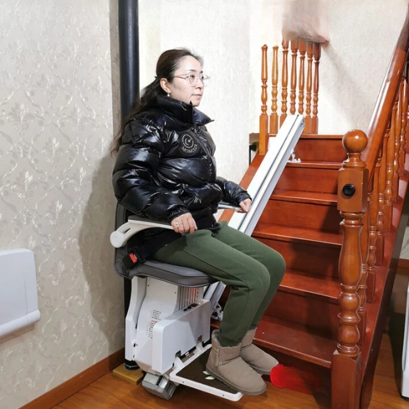 Sedia elevabile per scale con ascensore