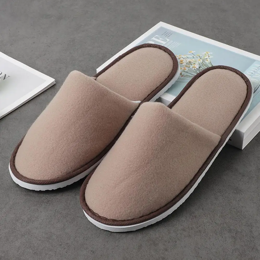 

1 пара зимних теплых мужских меховых тапочек с закрытым носком, нескользящие гостиничные тапочки, белые одноразовые гостиничные тапочки для ванной комнаты для пары