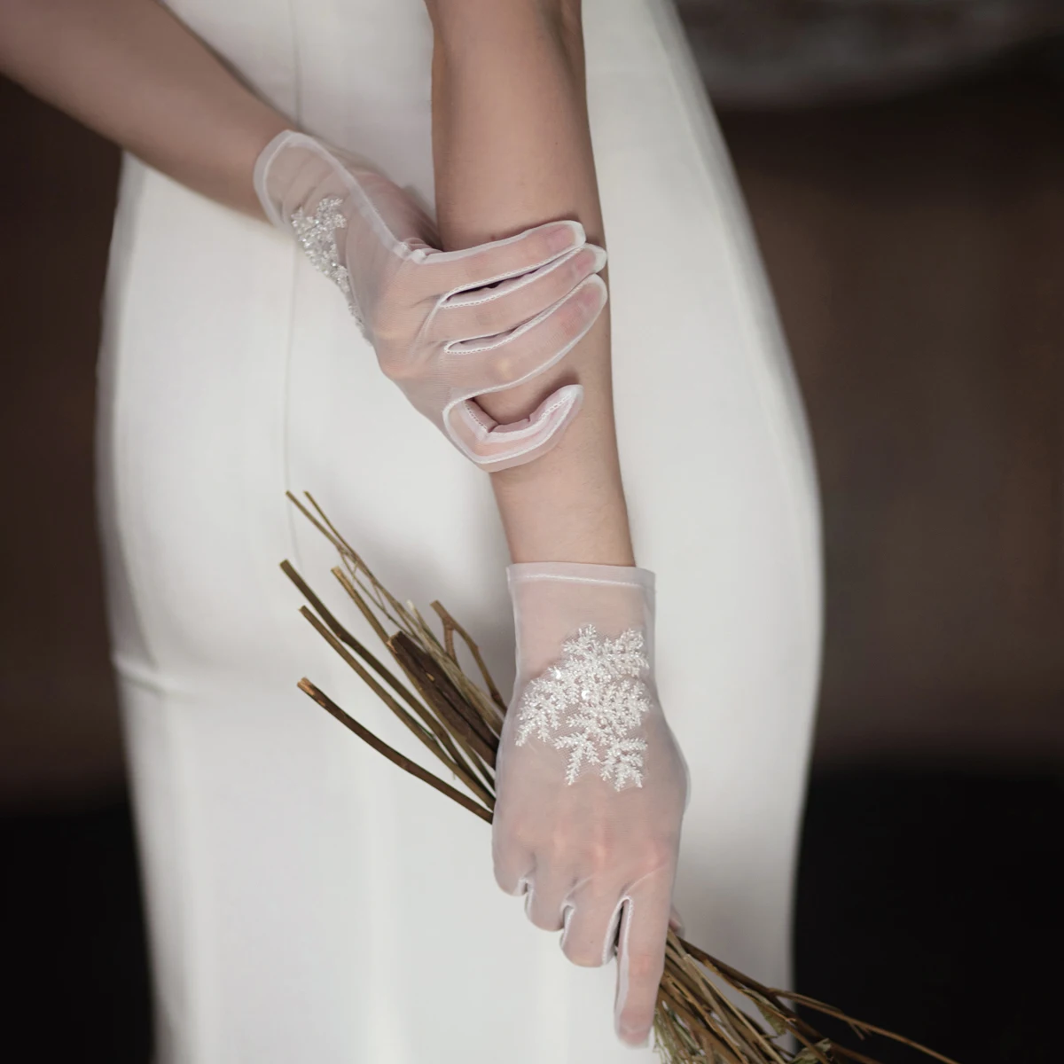 WG092 Fresh Wedding Bridal Gloves Soft Tulle Crystal-Beads Piece Appliqued Short White Brides Bridesmaid Women Prom Handschuh