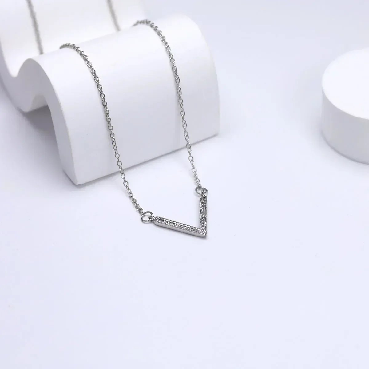 V-Shaped Copper Snake Chain Necklace - Personalized Simple Creative Fashion With Blade  Collarbone