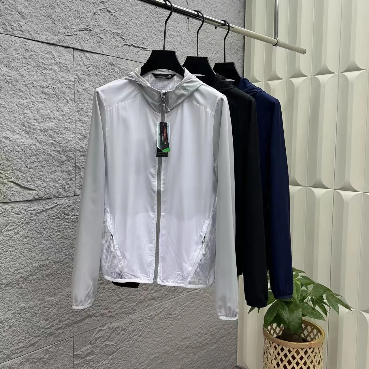 

Men's Outdoor Faion Hooded Skin Jaet Lightweight Breathable Me Splice Sunscreen Spring Summer ort Sve round Ne