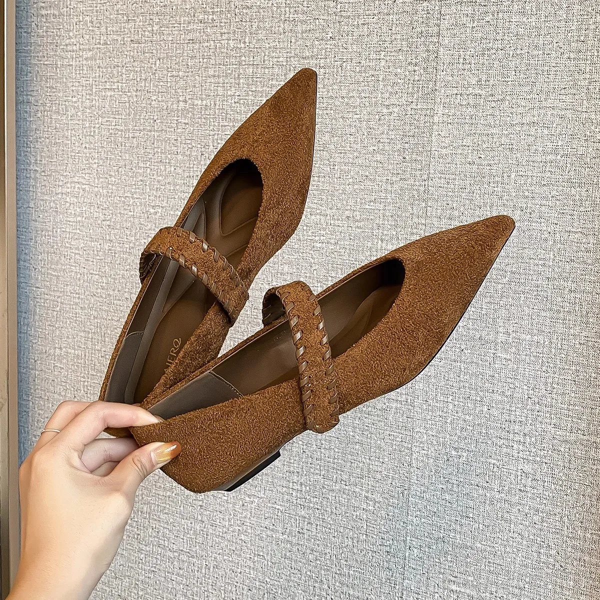 

Spring Autumn Luxury Velvet Low Heel Shallow Shoes High Quality Pointed Toe High Heels Wedding Party Fashion Pumps