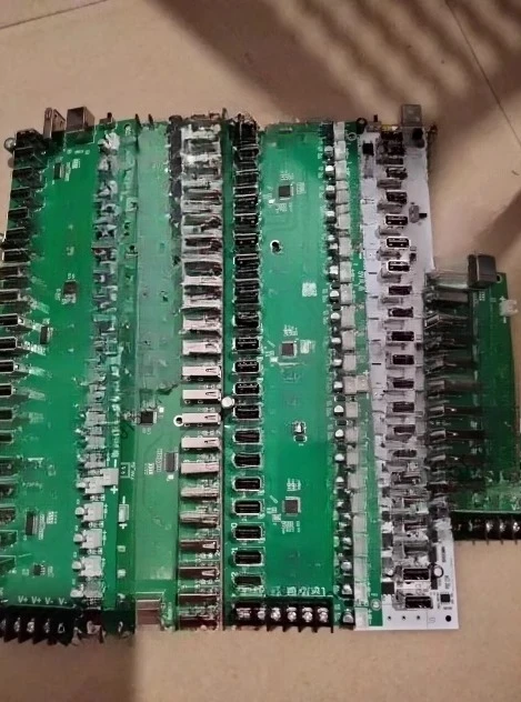 محور مكتبي جديد متعدد الوظائف لموسع الكمبيوتر مكون من 20 منفذًا