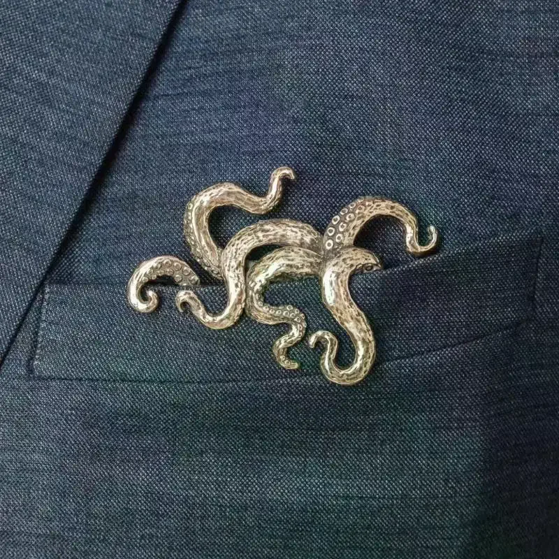 Durable Zinc Alloy Vintage Crocodile Tiger Shaped Engraved Men's Suit Lapel Pin Classic Formal Accessory Pins For Men Suits view 2