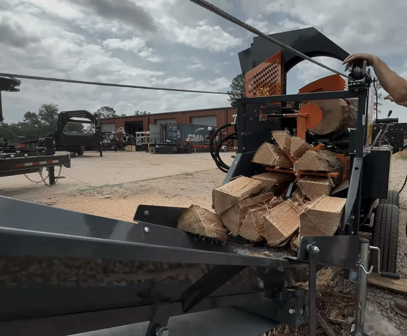 Commercial Grade 30 Ton Firewood Processor EPA Certified Gas Powered Log Splitter with Motor & Pump 3.2m Output Conveyor Trailer