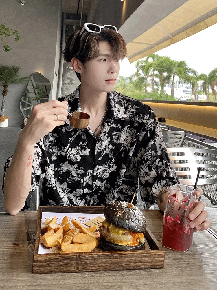 

Beach Vacation Floral Shirt Set Men's Summer Thin Cool Feeling Hong Kong Style Handsome Casual Loose Short Sleeve Shorts