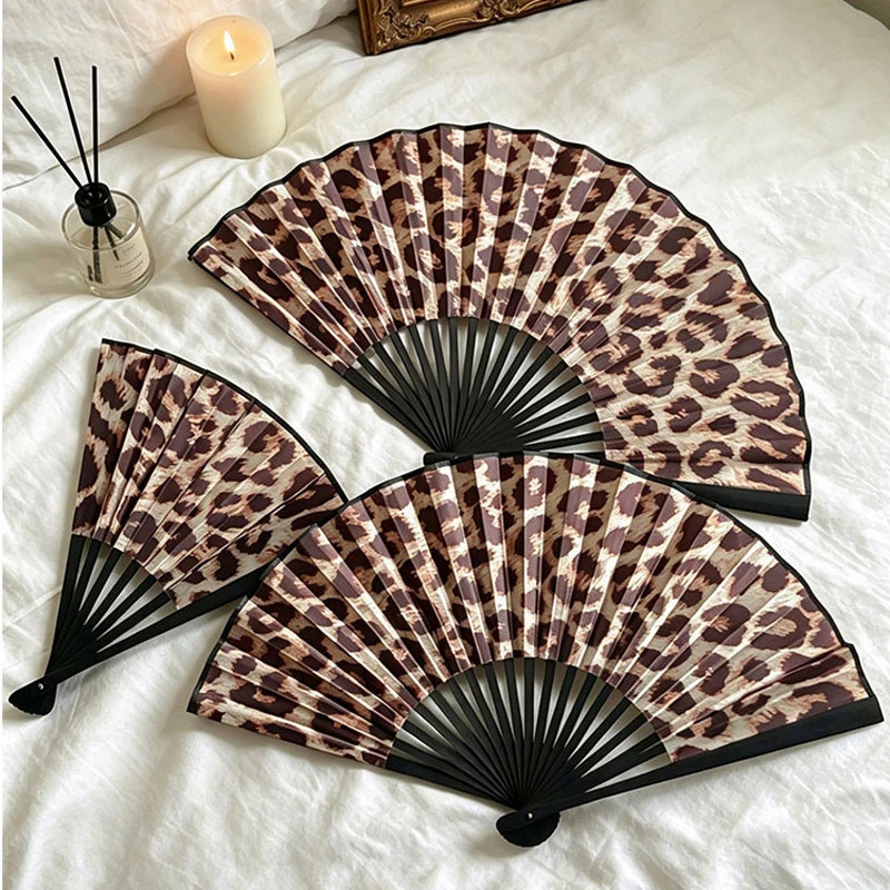 Leopard Print Folding Fan Vintage Elegant Lady Handheld Fan Foldable Fan for Performances, Parties, Weddings, and Home Decor