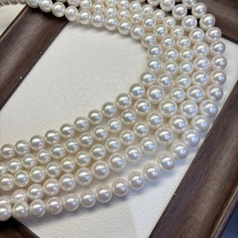 Natural Pearl Necklace 12-13mm Round Strong Light with A Slight Flaw, Large Size