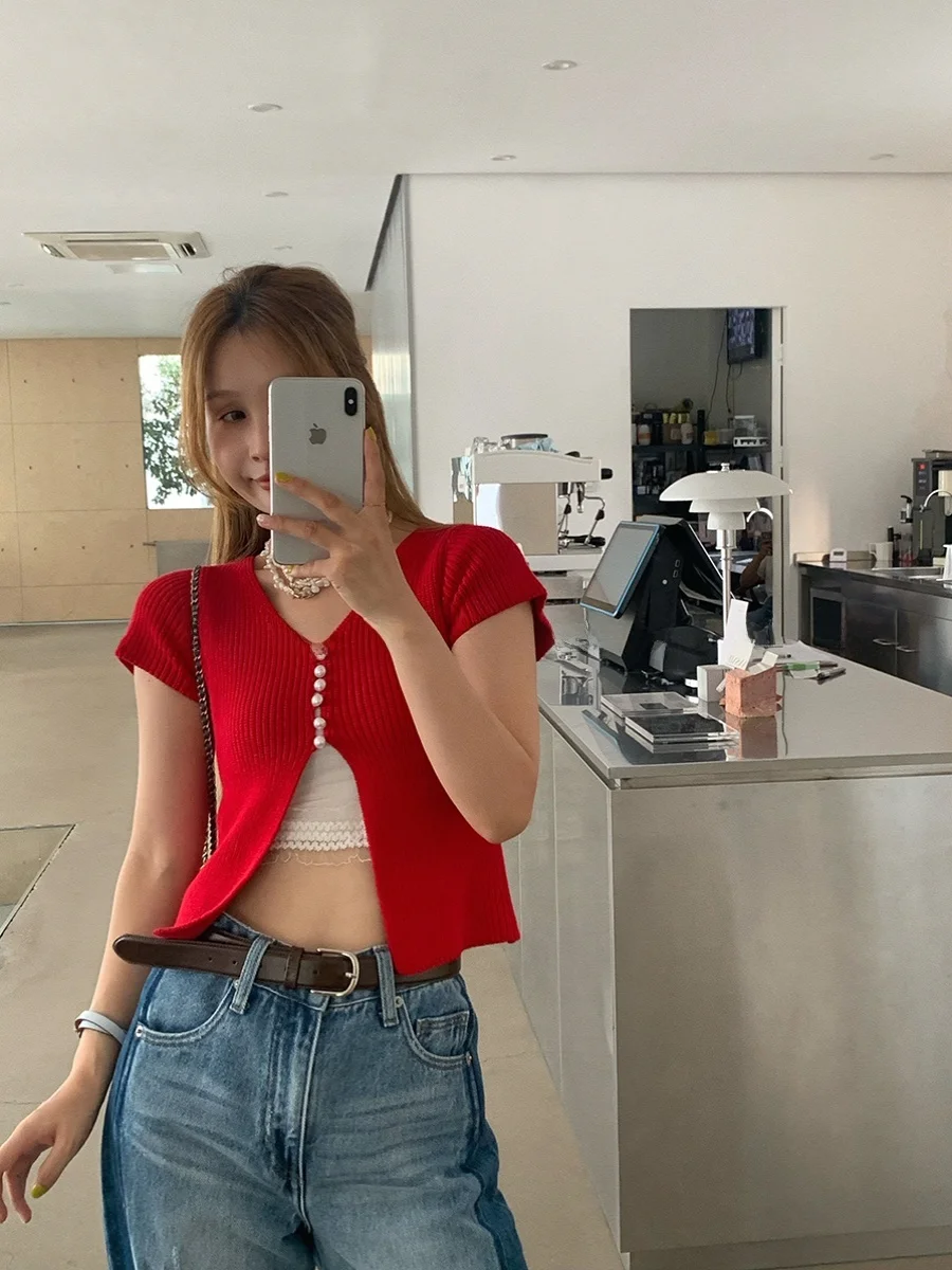 

BLUETIQUE Женский летний укороченный вязаный топ с V-образным вырезом, жемчужными деталями, облегающий, из чистого хлопка, модный, с открытым передом, укороченный, с открытым животом