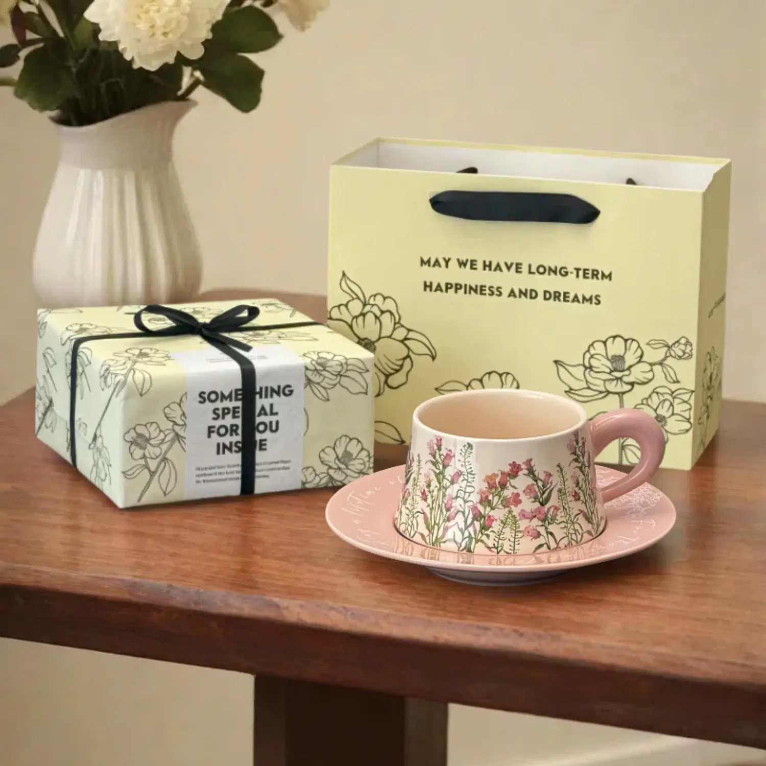 

Exquisite coffee cup and saucer, afternoon tea home-use ceramic cup, creative gift