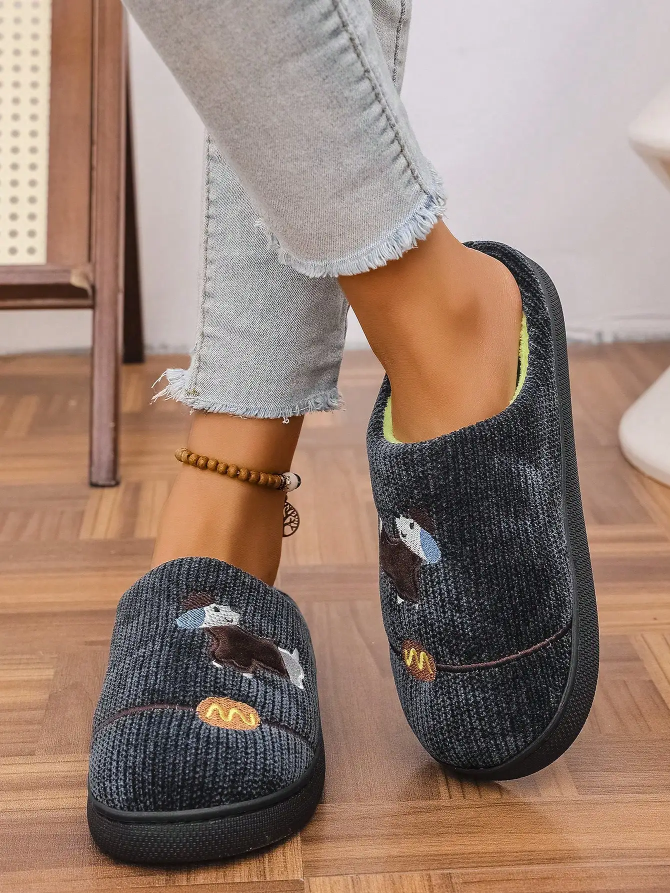Thick-soled cotton slippers with anti-slip and warm properties, designed for indoor use in autumn and winter, featuring cartoon