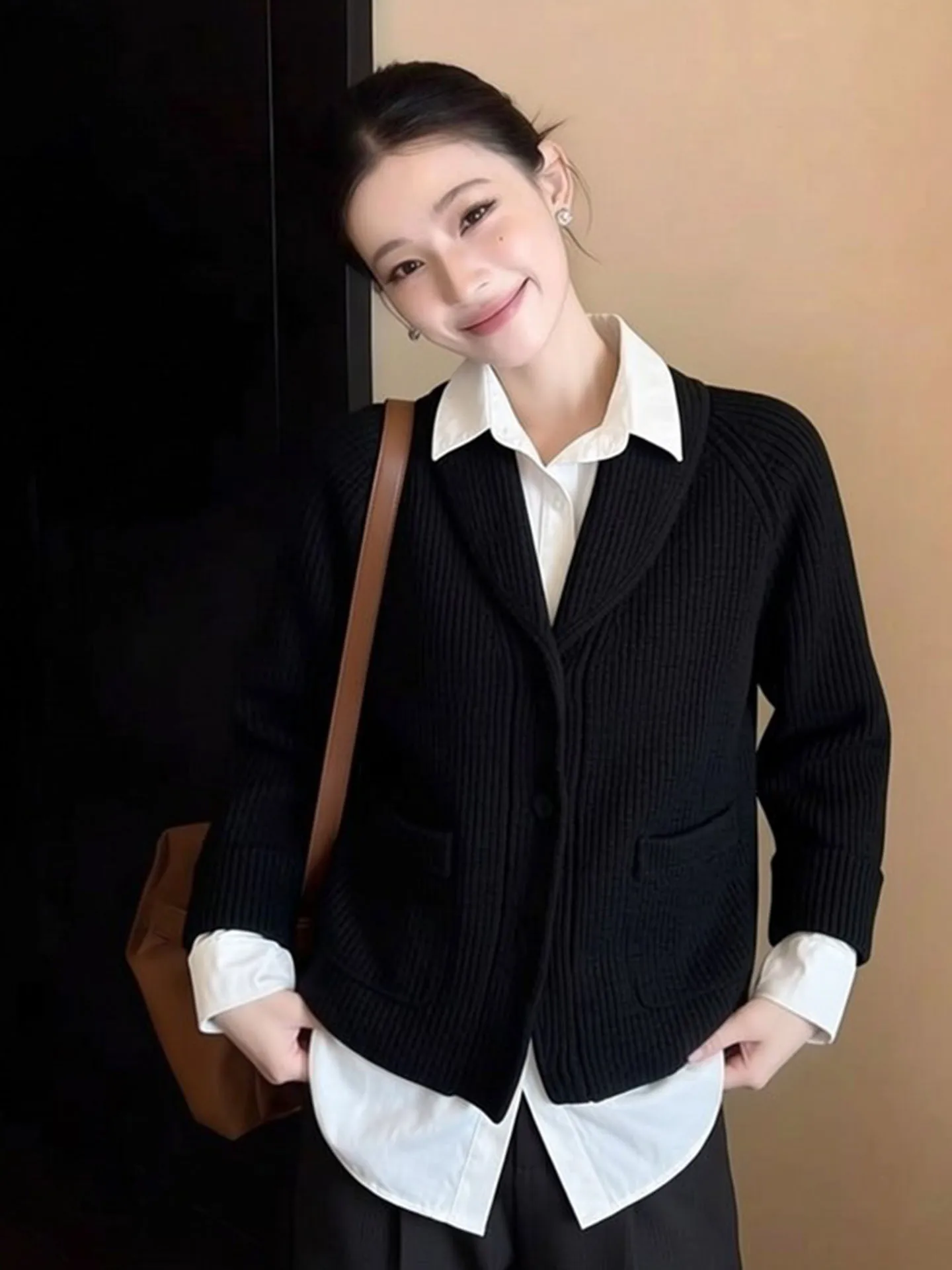 

Ele Bla Knitted Sweater Coat Women's Loose Fit V-Ne Long Sve Spring 2026 Casual High-End Feel Single-Breasted Card...