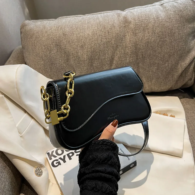 High-End Texture Niche Design Red Shoulder Bag Female 2023 New Fashion Autumn Winter Underarm Wedding Bag Chain Crossbody Pack