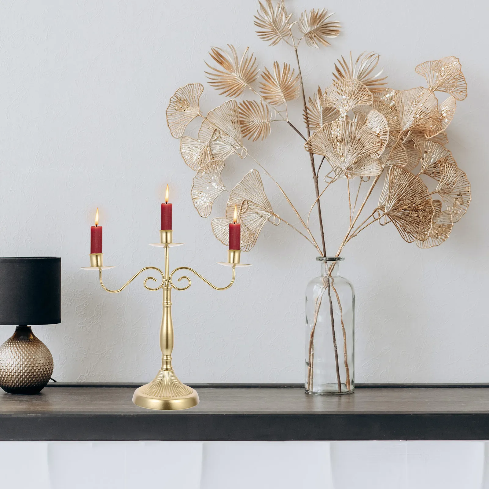 

Vintage Style Iron Candleholder Decorative Candelabrum for Wedding Party Aromatherapy Desktop Adornment Classic European
