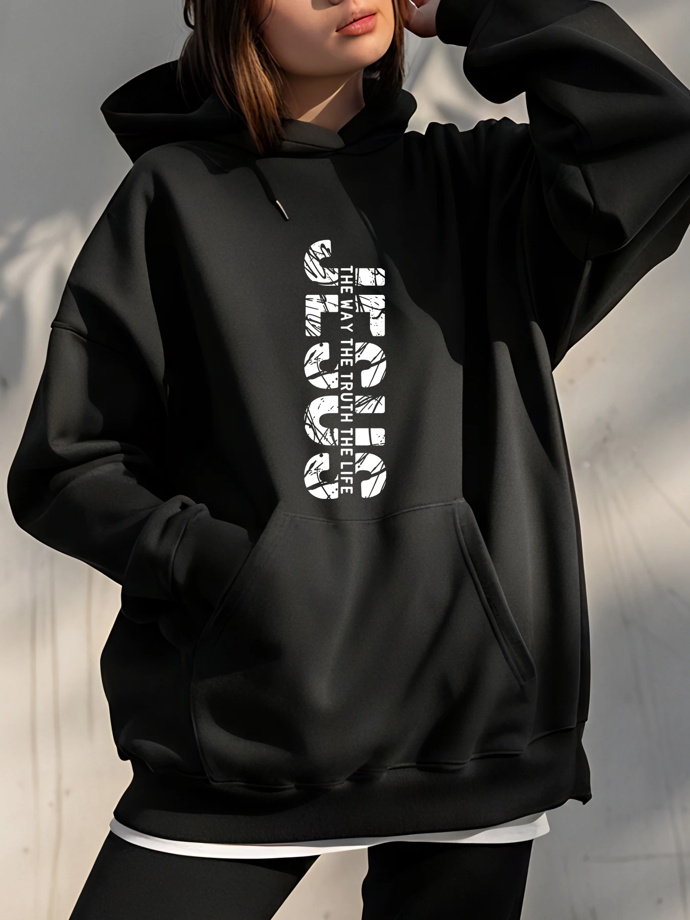 

Женская толстовка с капюшоном, черная толстовка с буквенным принтом, повседневная уличная одежда, модный пуловер с капюшоном, женский наряд в городском стиле