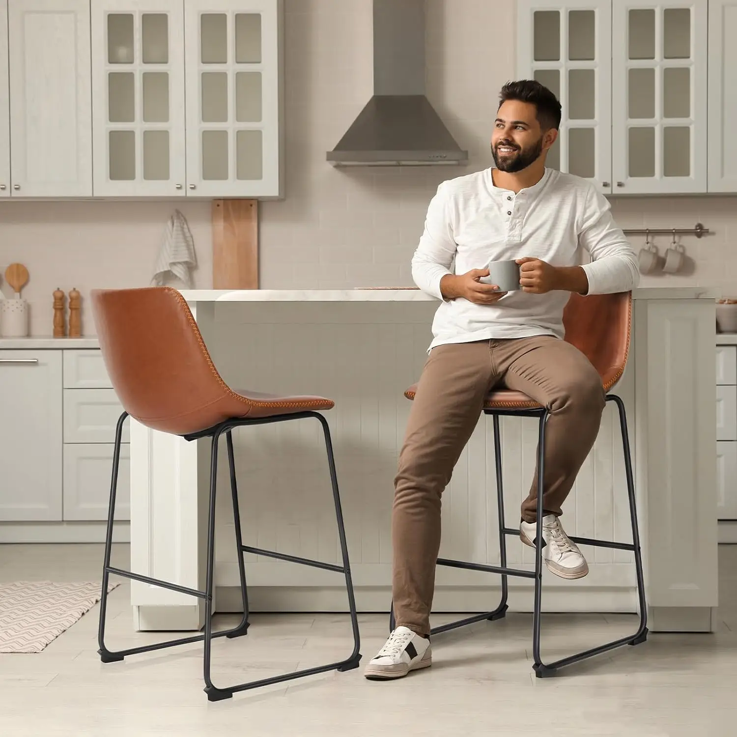 30 Inch Barkrukken Set Van 4, Moderne Faux Lederen Hoge Barkrukken Met Rug En Metalen Poot