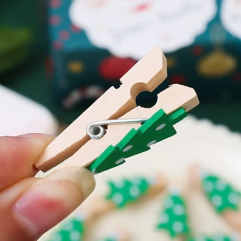 10/50 Uds. Clips de madera de Navidad mezclados Clip de foto de árbol de Navidad copo de nieve ciervo pegatina de madera de dibujos animados DIY clavijas de Navidad decoración artesanal