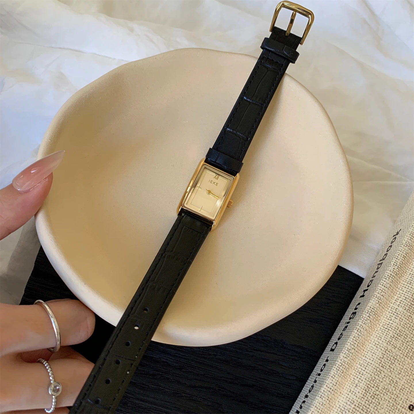 Niche high-end retro literary rectangular watch, female student small and versatile exquisite light luxury belt watch