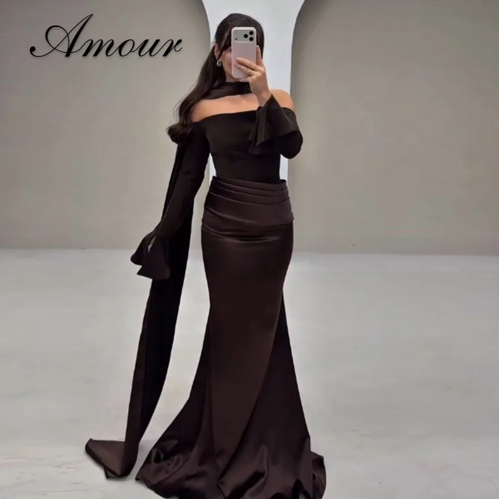 Amour Maßgeschneidertes Saudi-Krepp-Abendkleid Schulterfreies Meerjungfrau-Ballkleid Plissierte Langarm-Schalschleier-Partykleider 2026