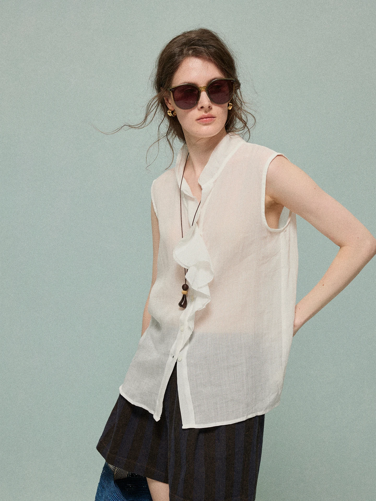 

Moofeel French Style Straight Cut Button up Sleeveless White Shirt Lyocell Hemp Breathable Beautiful Lace Collar Women's Top