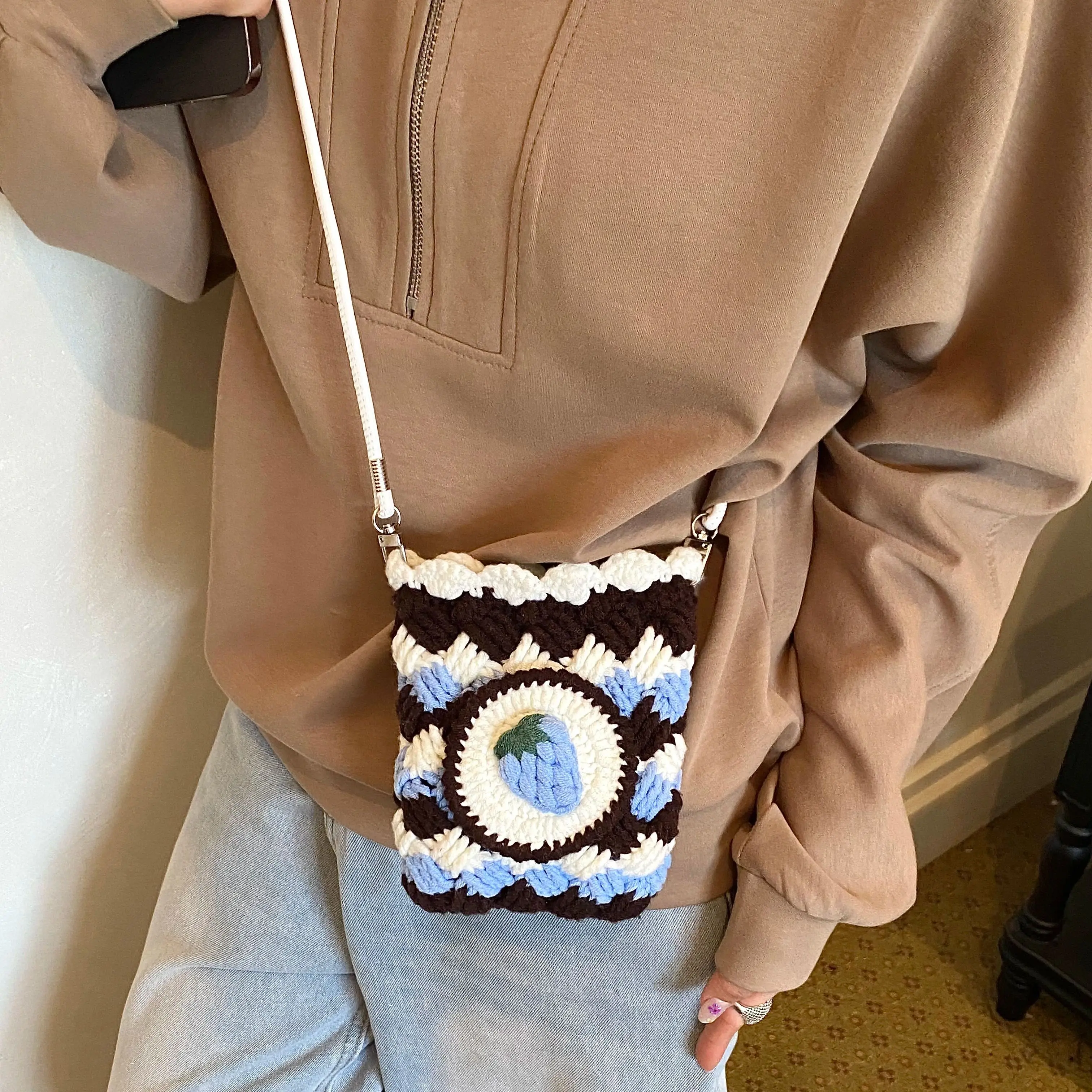 Crochet Strawberry Pattern Mini Crossbody Bag Color Block Knitted Mobile Phone Bag Sweet Casual Women's Small Shoulder Bag New