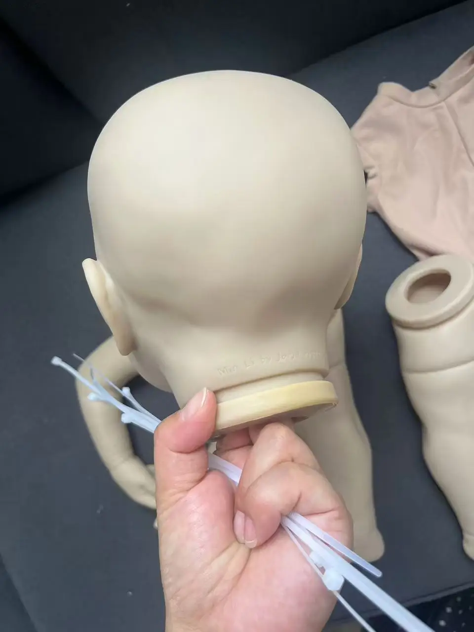 25 Polegada kit boneca reborn min li inacabado sem pintura em branco diy reborn criança boneca peças com corpo e olhos nome na parte de trás