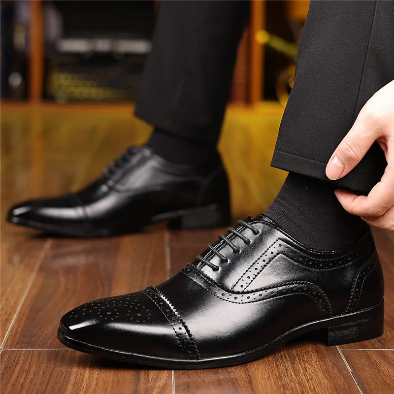 

New Men's Business Leather Shoes Fashion Summer Lace-Up Red Black Hand Carved Wedding Shoes Anniversary Office Oxford Shoes