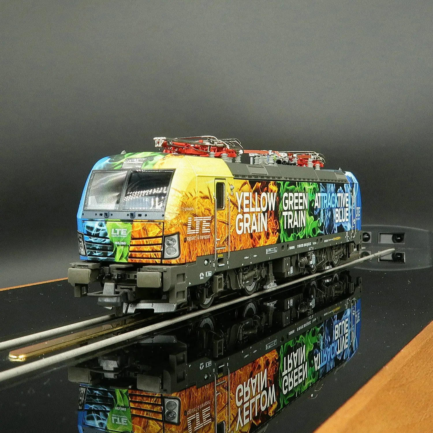 ROCO HO 1/87 Train Model BR193 Electric Locomotive 71925 Three-color Paint Scheme Digital Sound Effects Toy Train Adult Toy Gift