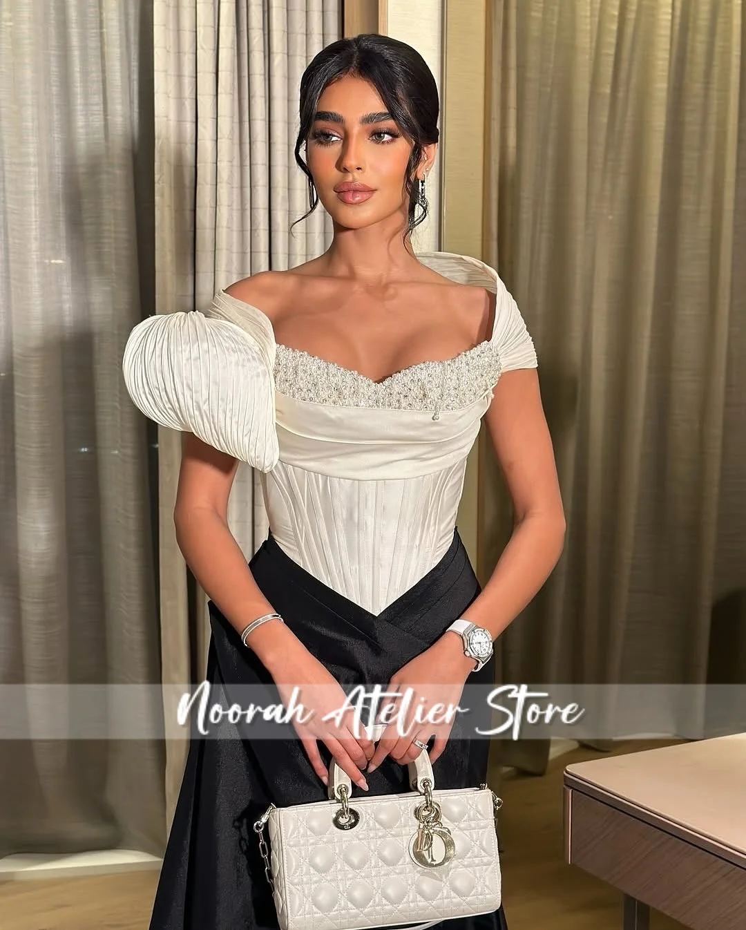 فساتين سهرة فاخرة بدون حمالات بيضاء بألوان متباينة بدون أكتاف فساتين زفاف بقطار أسود بفتحة سوداء للمملكة العربية السعودية دبي حسب الطلب