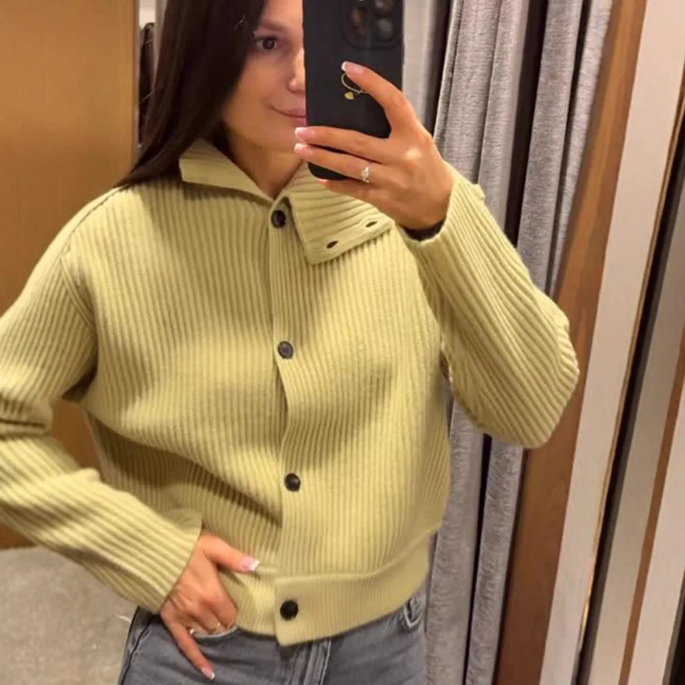 Cárdigan de punto informal para mujer, prendas de punto lisas con cuello levantado y una hilera de botones, prendas de vestir exteriores elegantes para otoño e invierno 2026