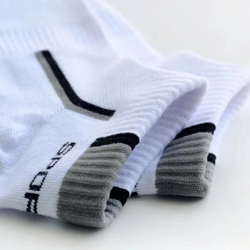 10 Pairs Men\'s Letter Vertical Stripes Letter Socks Lightweight Breathable Boat Socks Comfortable and Versatile Suitable for Dai