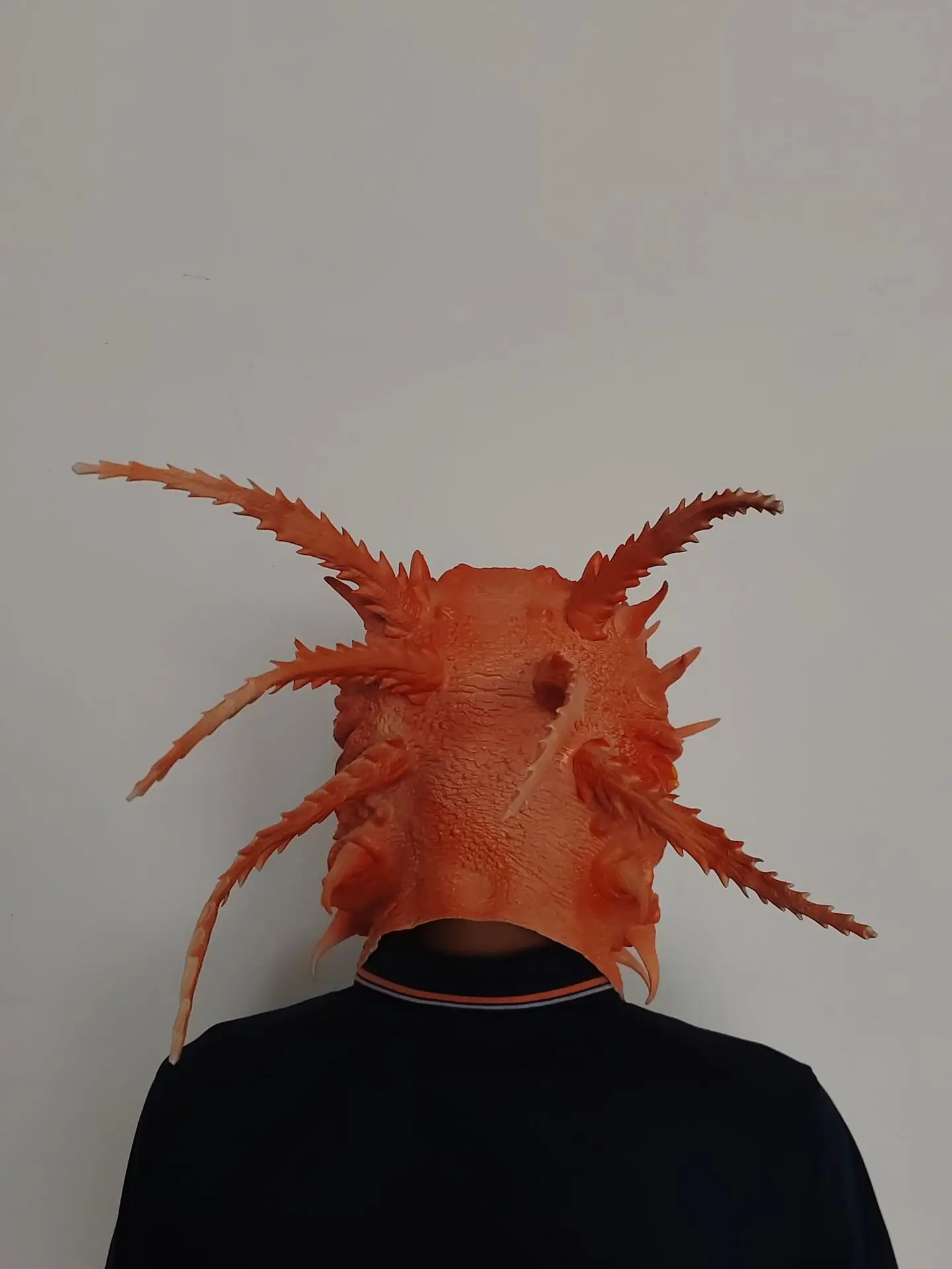 Gruselige Monsterkopf-Latexmaske, Stachelige Alien-Bestienmaske mit Tentakelhörnern, Halloween-Cosplay-Karnevalsparty-Horror-Kostüm-Requisiten – Detail 2