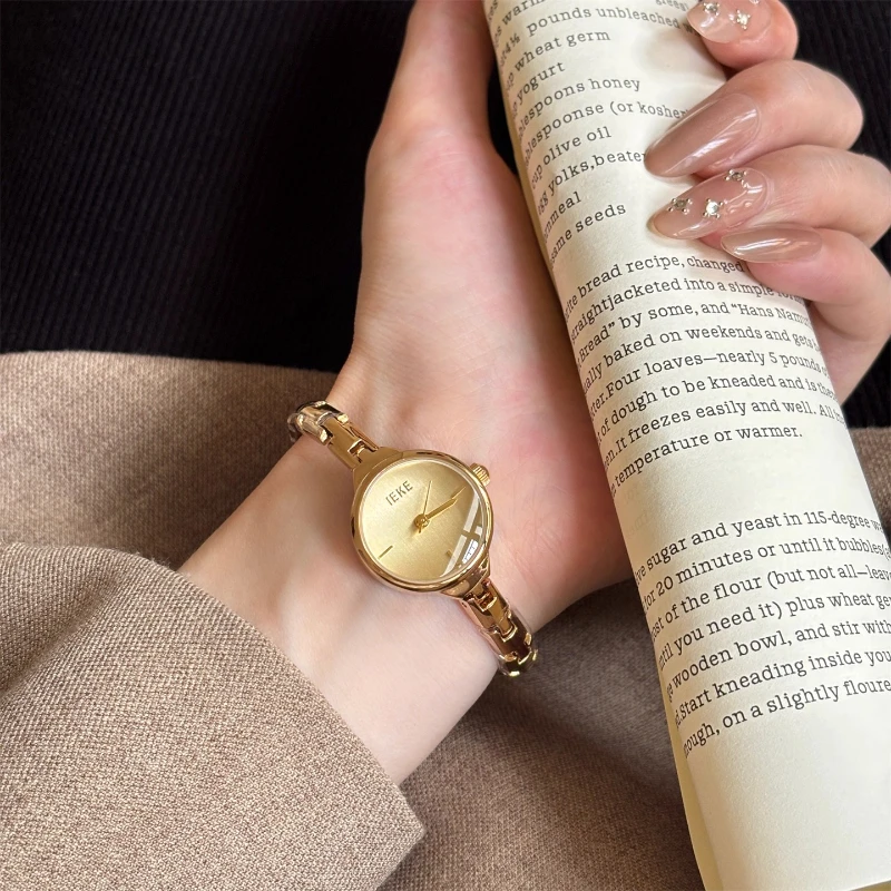 Vintage Women's Quartz Watch Luxury Gold Round Simple Green Small Dial Stylish Stainless Steel Women's Watch