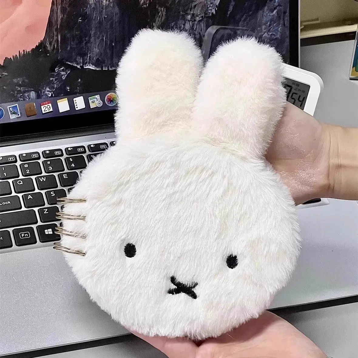 Nouveau style, adorable et mignon, carnet Kawaii avec oreilles de lapin Miffy, bloc-notes à spirale en peluche, délicat, pour fille, au style raffiné et de grande valeur.