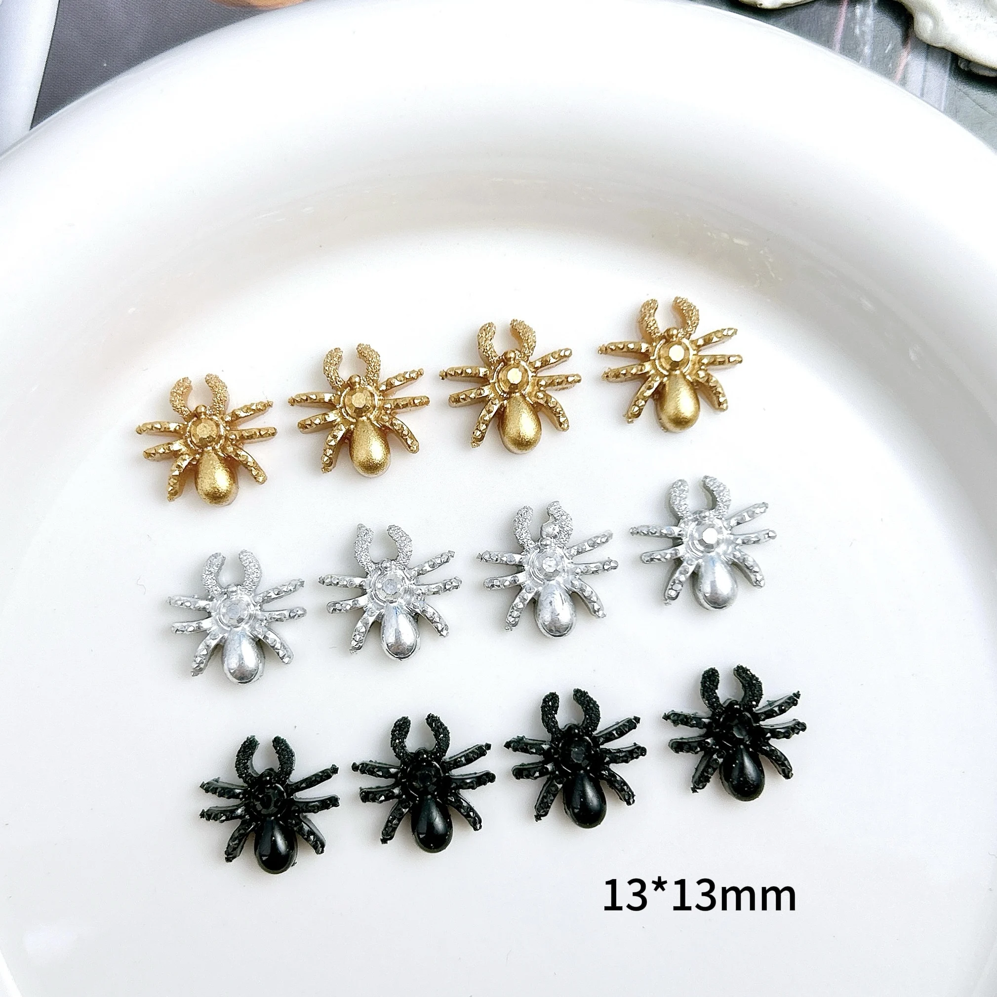 30PCS Creative Spider Resin Nail Art Charms 3D Simulated Shining Three Colors Spider Halloween Series Nail Decorations for DIY