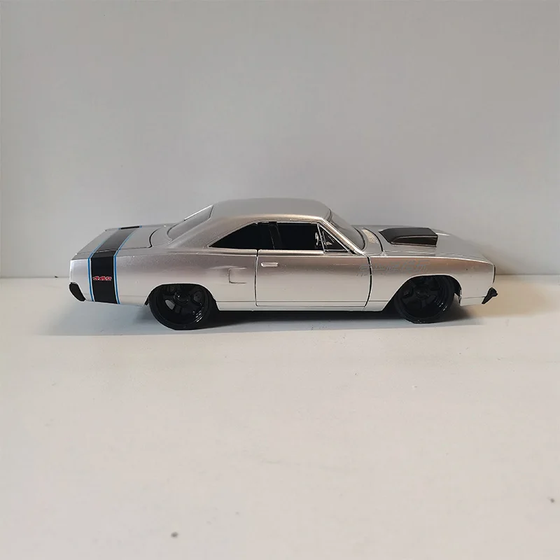 Diecast Original 1:24 Scale Alloy 1970 Plymouth Car Model Finished Product Simulation Toy Collection Display Decorative Gift