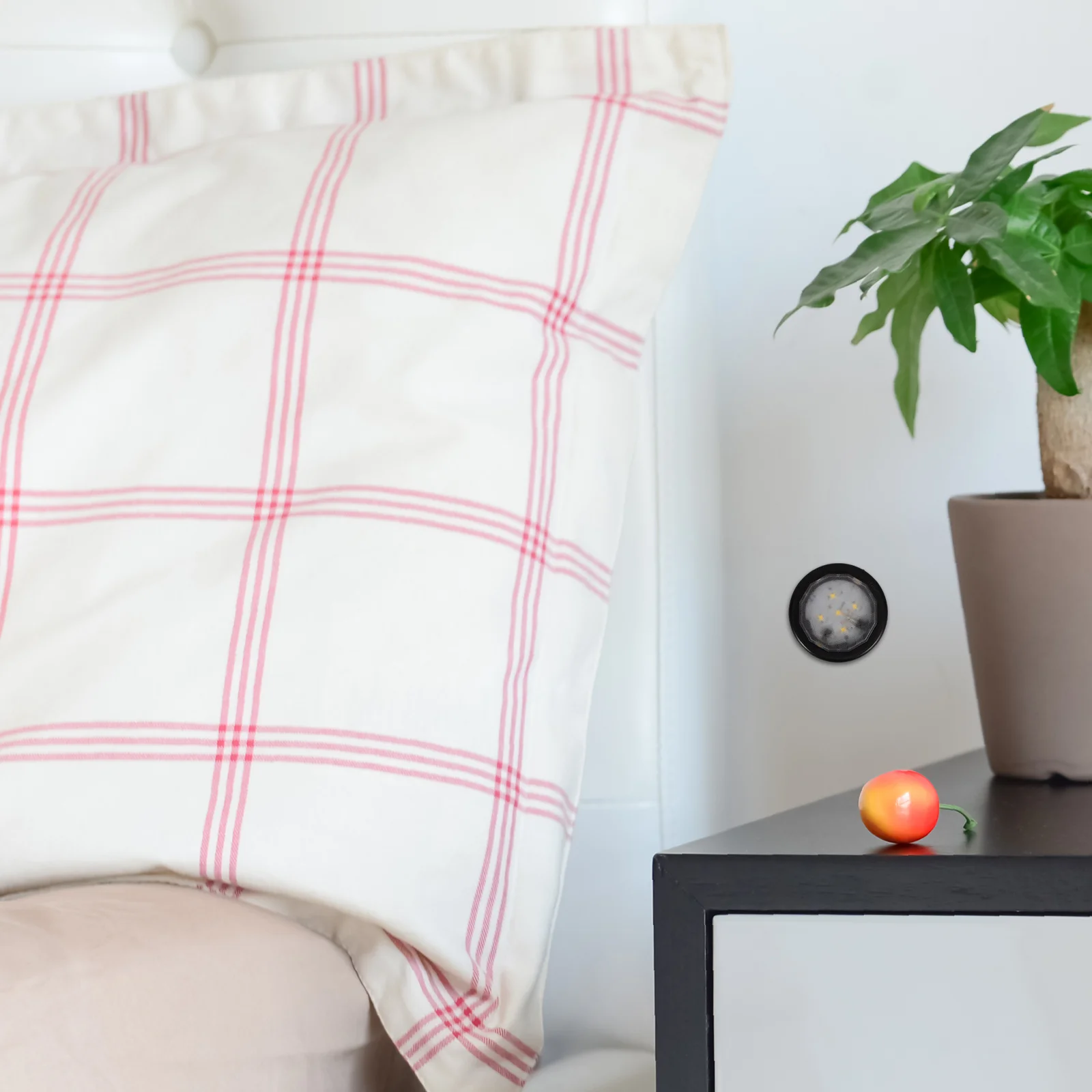 1 комплект светодиодного ночника с дистанционным управлением и регулируемой яркостью