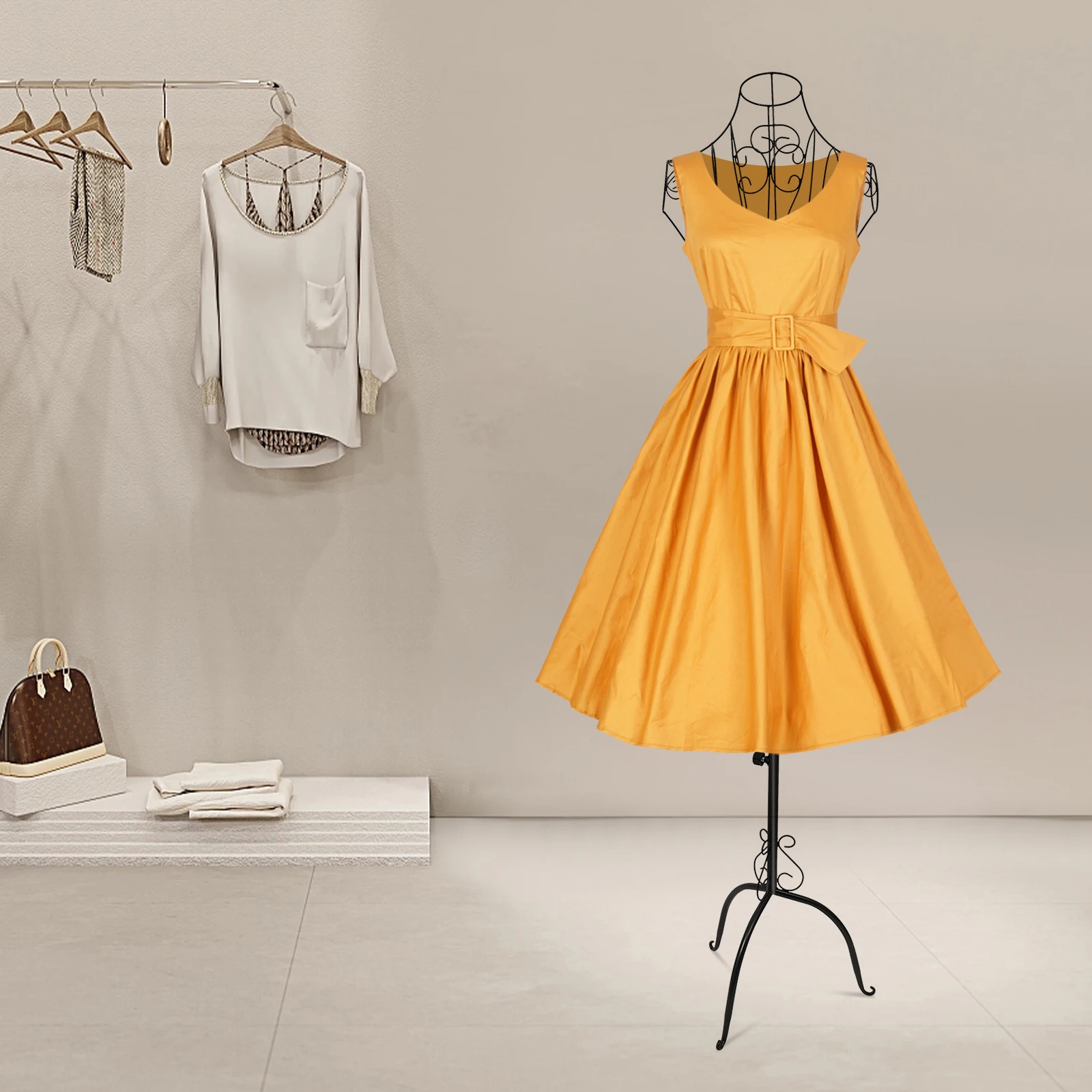 تمثال نصفي عارضة أزياء مزخرفة على شكل دمية خياط معدني في مظهر عتيق عتيق ملابس مزخرفة باللون الأسود