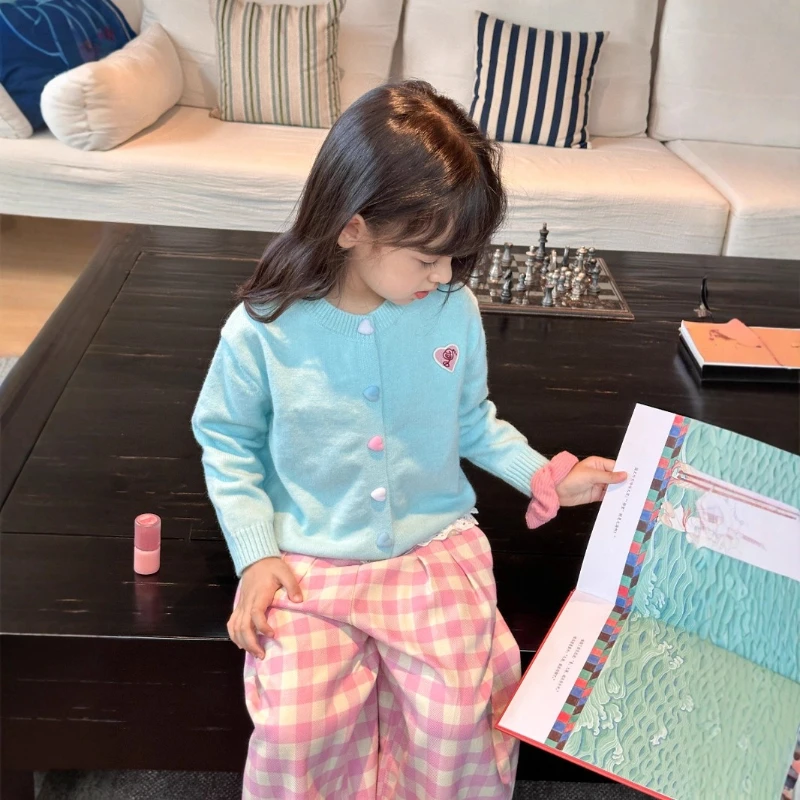 

Осень 2022, новый мягкий липкий детский синий цветной вязаный толстый теплый свитер на пуговицах для детей