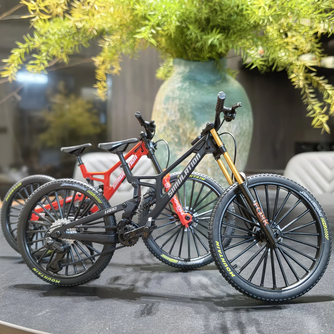1:8 Scale Alloy Full‑Suspension Downhill Bike Model Ornament, Decor With Display Base, Collectible Gift For Cycling Lovers