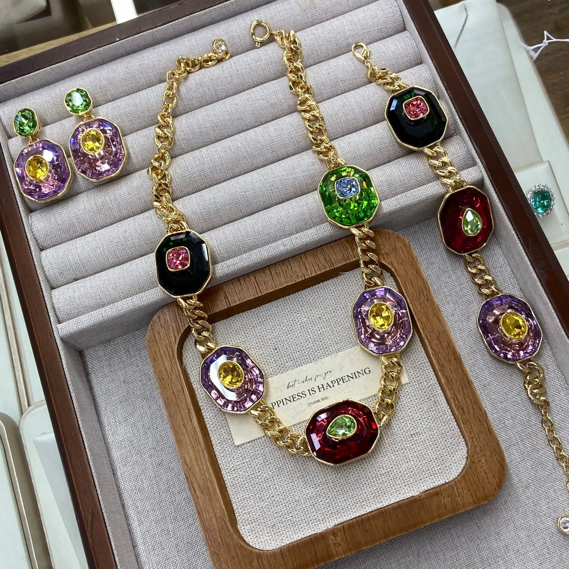 

Женская мода, ожерелье с кристаллами, набор браслетов, красочные серьги с дофамином, аксессуар, стиль, ювелирные изделия, комбинированный стиль