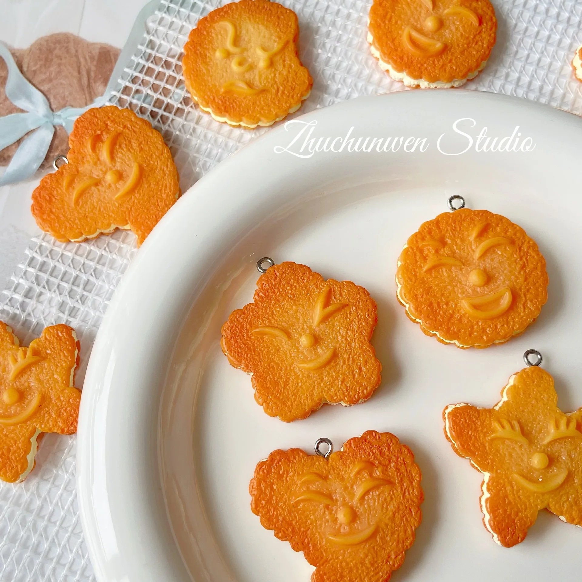 

Simulated acrylic sandwich biscuit cartoon smile DIY handmade necklace phone chain craft material jewelry accessories